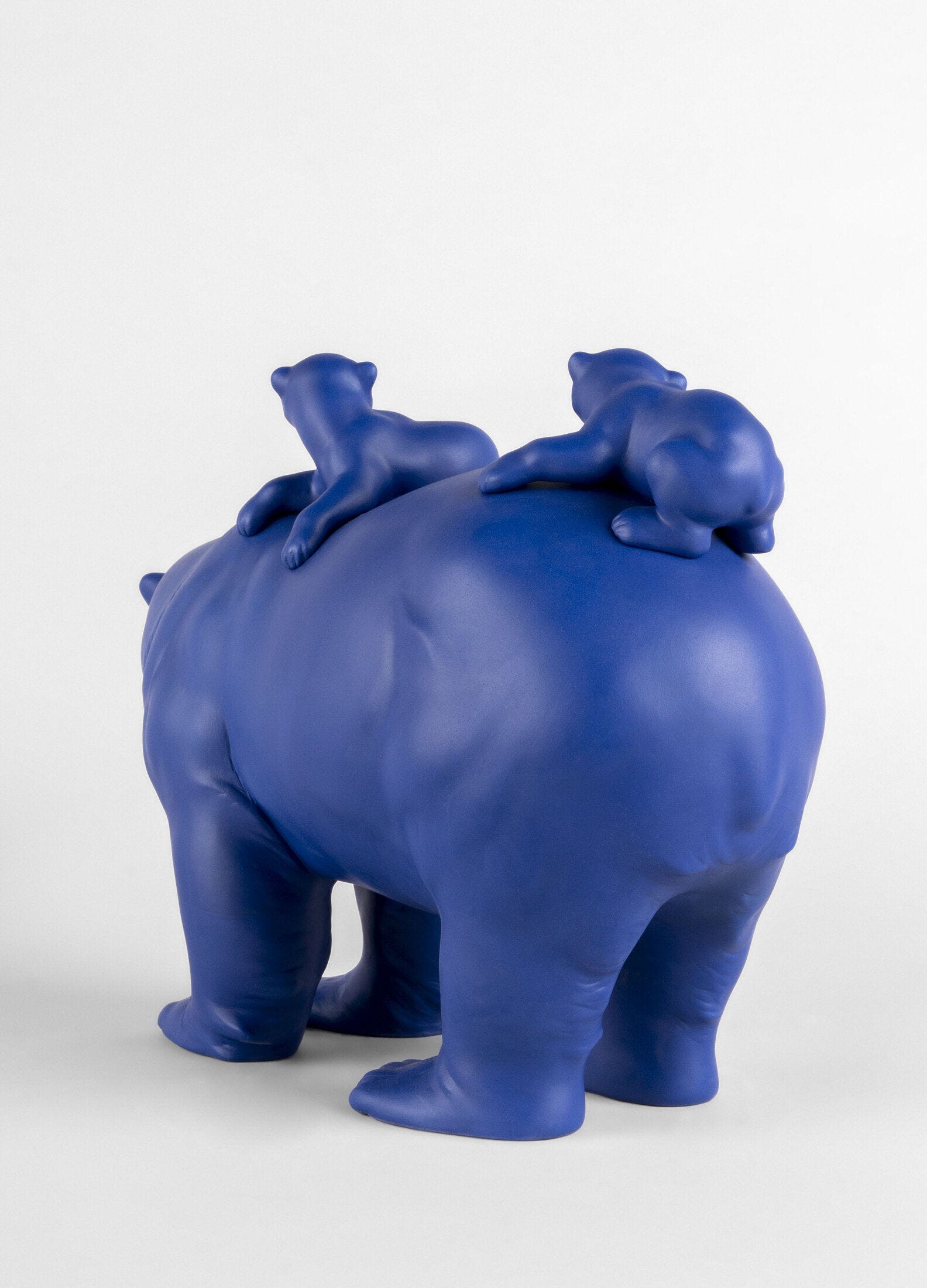 シロクマ(Bold Blue) =Limited Edition= - Lladro-Japan