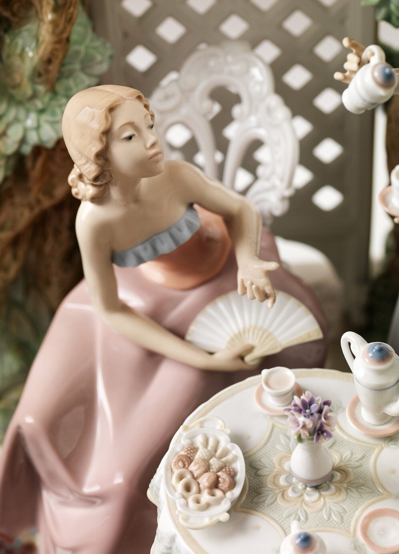 Tea in The Garden Women Sculpture. Limited Edition - Lladro-Canada
