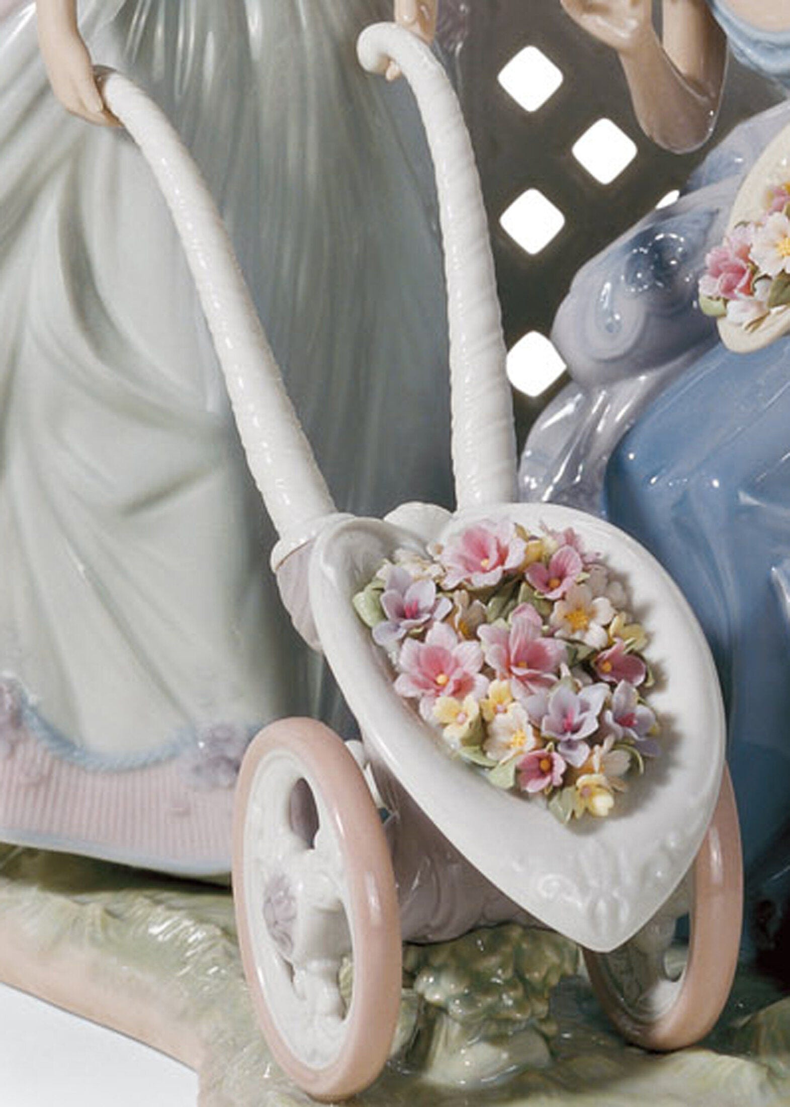 Garden of Romance Women Figurine. Limited Edition - Lladro-USA