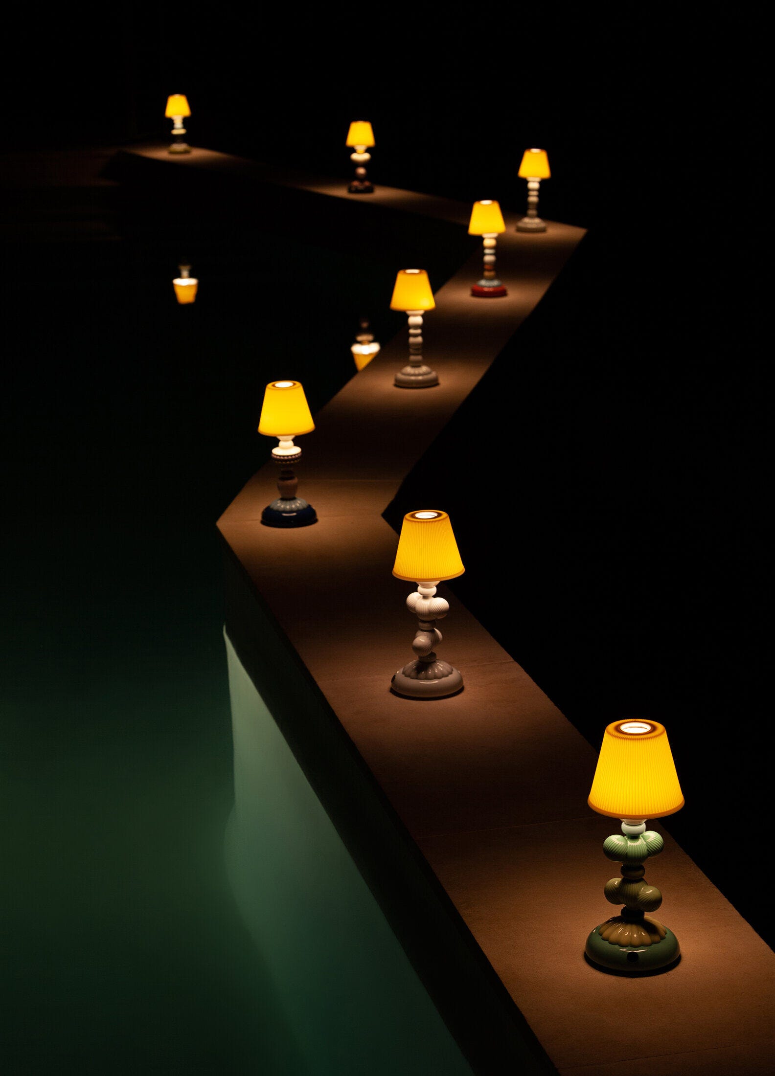 Sunflower Firefly Table Lamp. Black - Lladro-USA