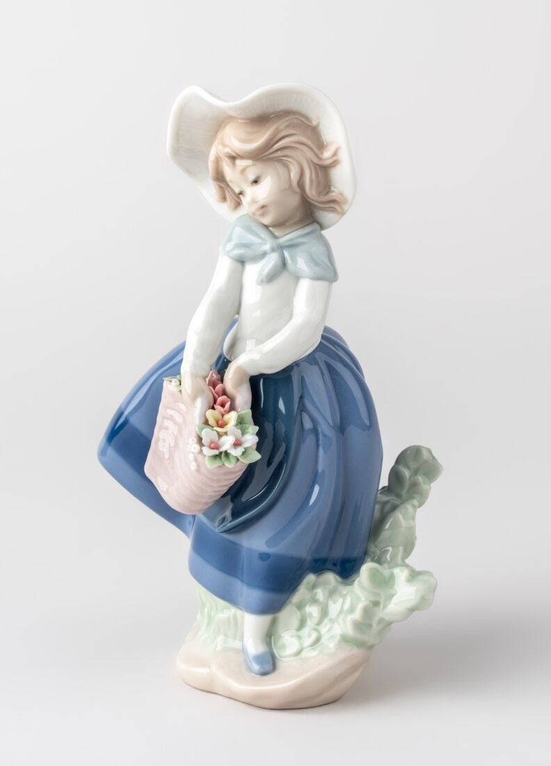 Pretty Pickings Girl Figurine in Lladró