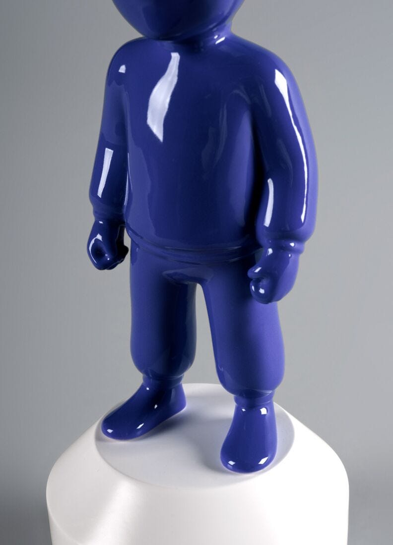 The indigo blue Guest Sculpture. Small model in Lladró