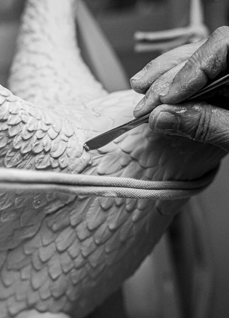 Freedom eagle Sculpture. White and copper in Lladró