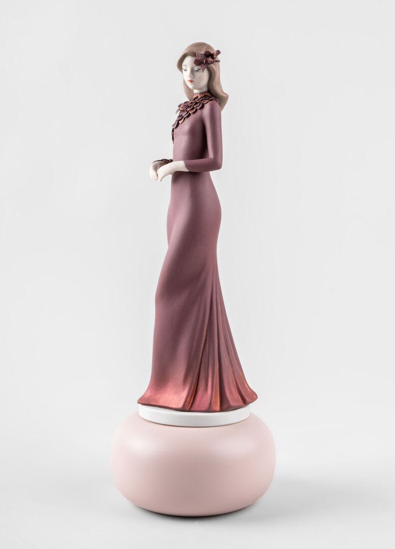 Haute Allure Timeless style Sculpture. Limited Edition - Lladro-USA