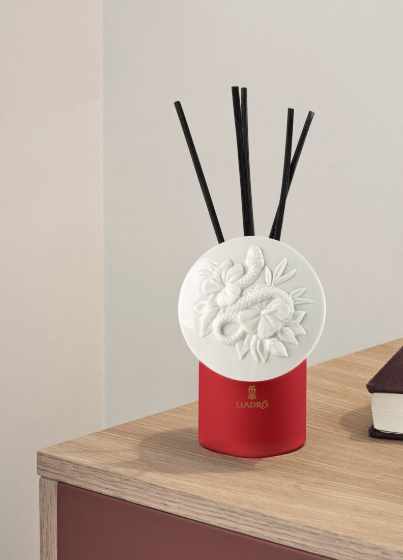 Snake perfume diffuser - A Secret Orient in Lladró