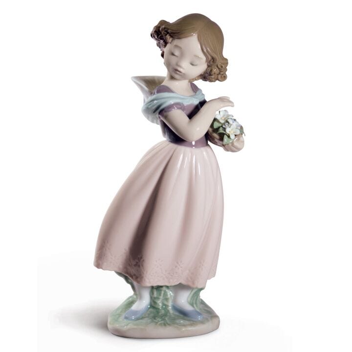 Adorable innocence Girl Figurine. Special Edition in Lladró