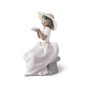 Sweet Fragrance Girl Figurine