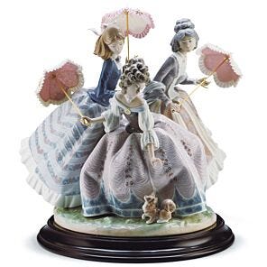 Gaudi lady Woman Figurine. Limited Edition - Lladro-USA
