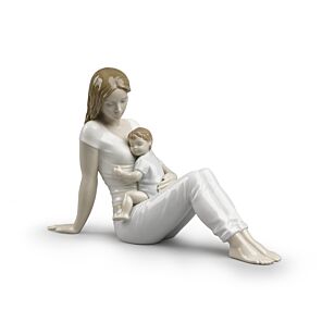 A mother's love Figurine Type 445