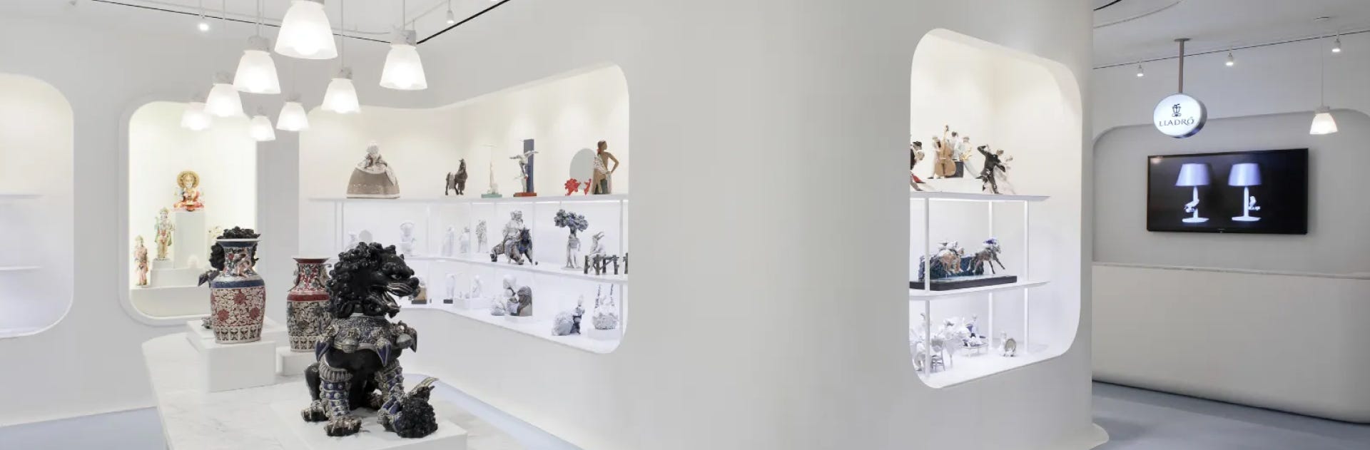 Lladró boutique with High Quality Porcelain figures