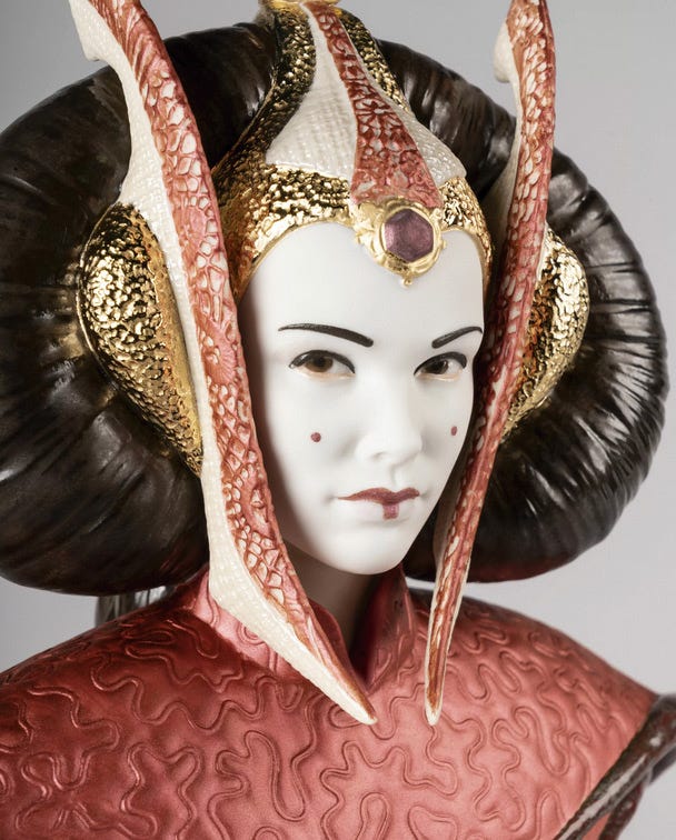 Detalles de la escultura de porcelana Amidala