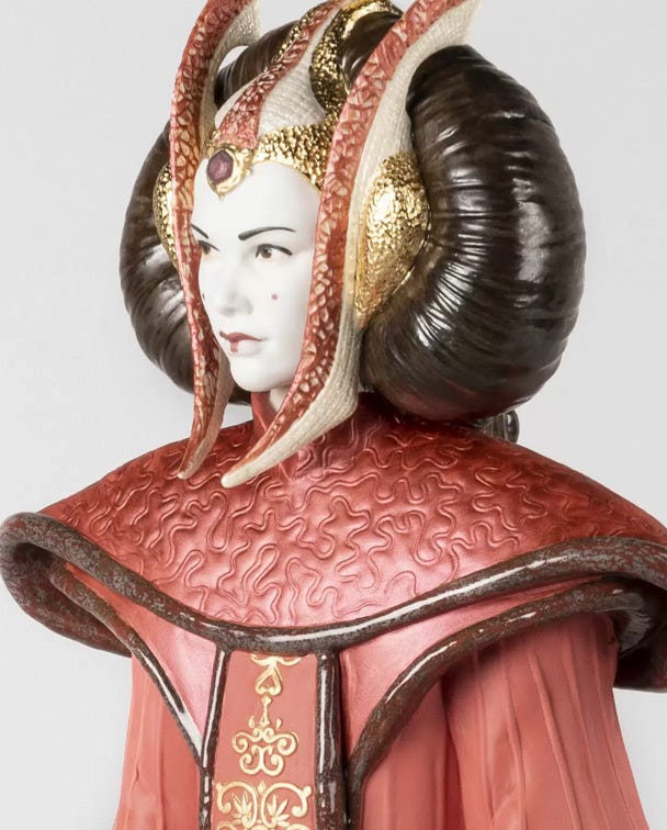 Detalles de la escultura de porcelana Amidala