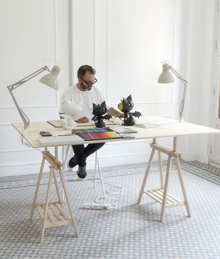 Javier Calleja working on the choice of colors for the sculpture