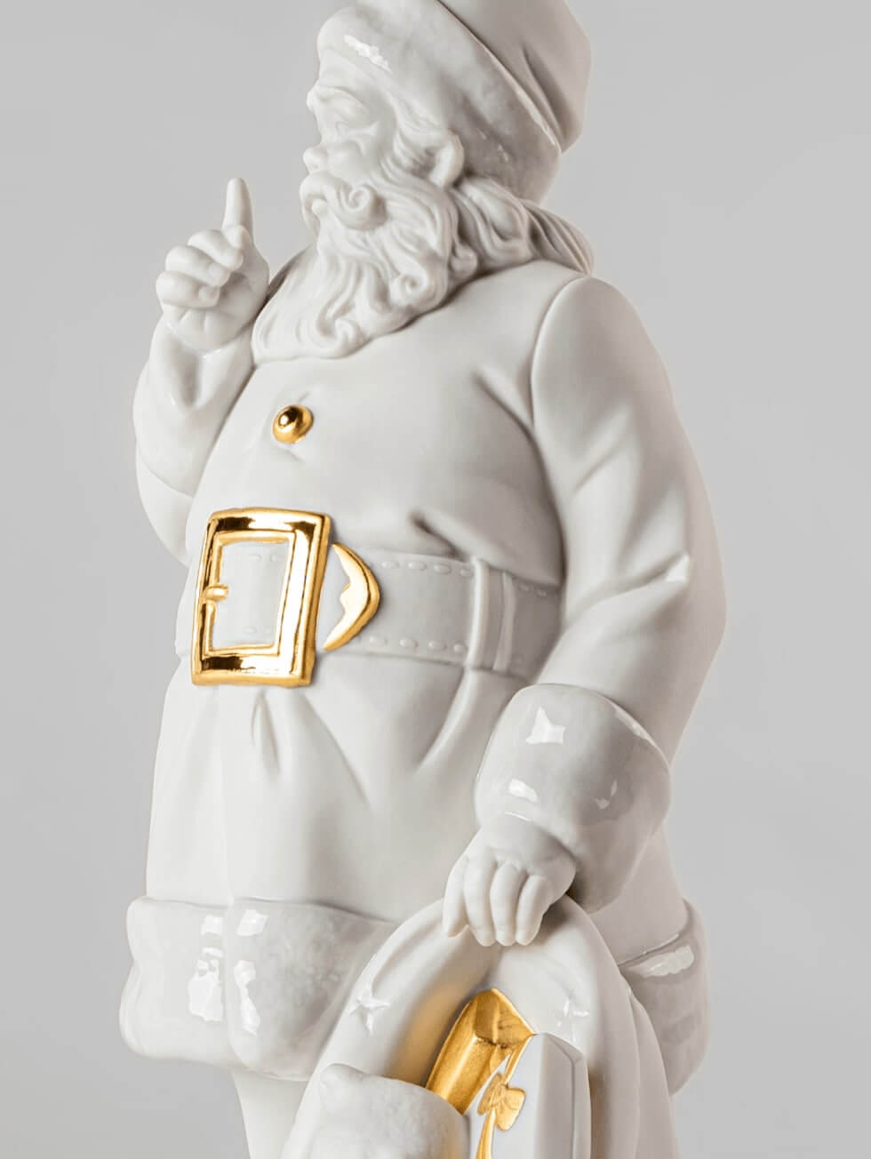 Details of E' arrivato Babbo Natale sculpture