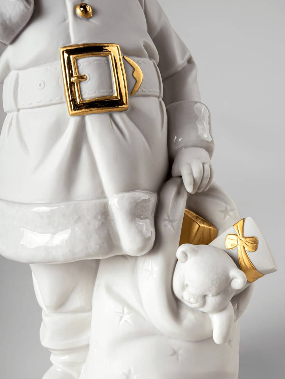 Details of E' arrivato Babbo Natale sculpture