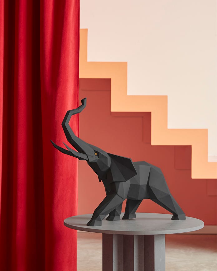 Elefante Nero Figure